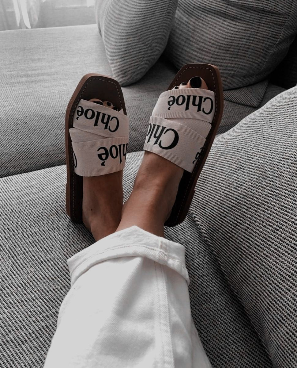 Sandalias de verano con letras