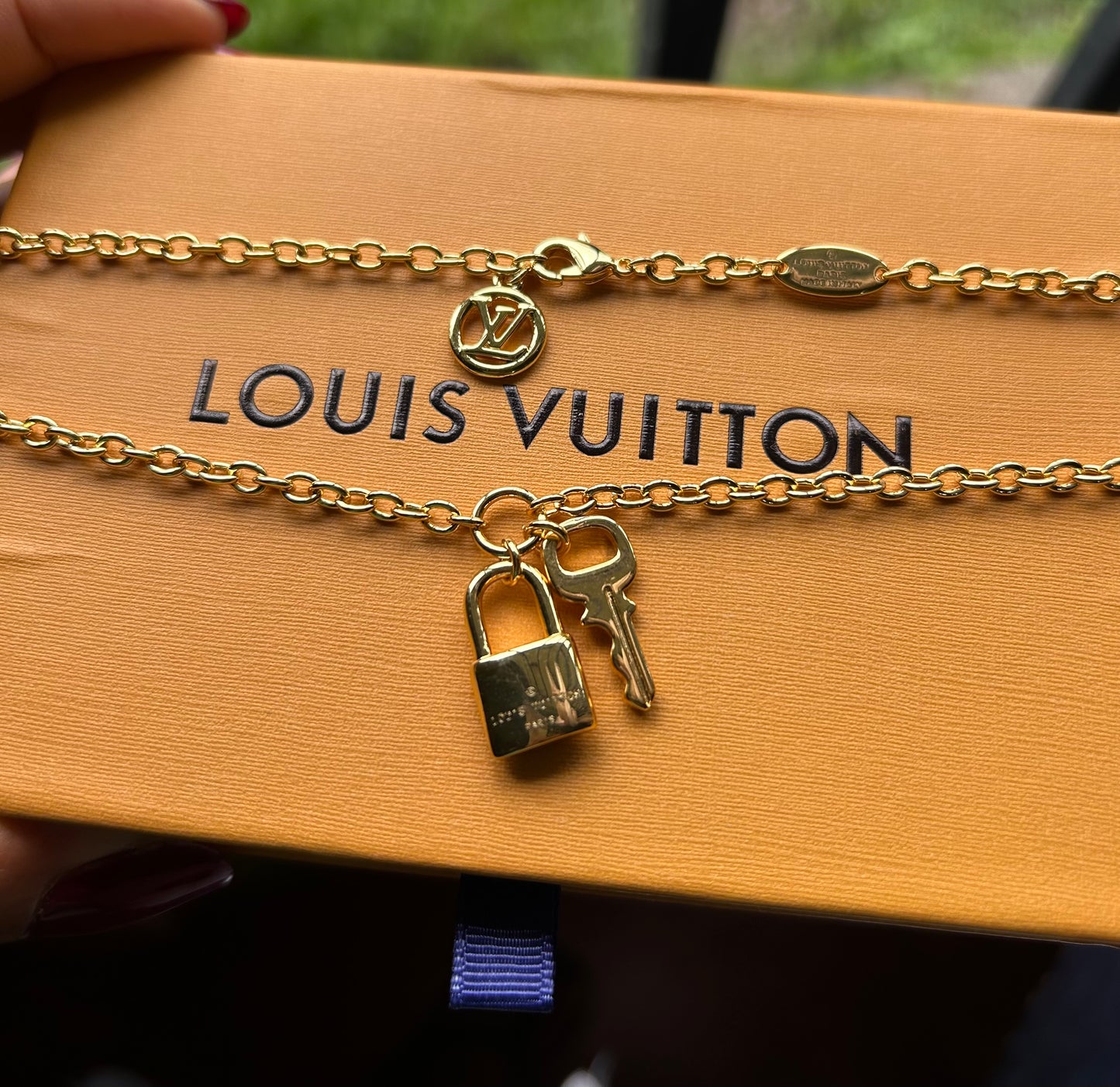 Collar LV con dije
